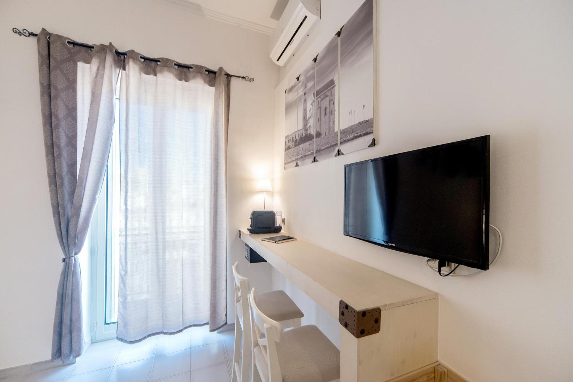 B&B Camera A Sud Mare' Трани Экстерьер фото