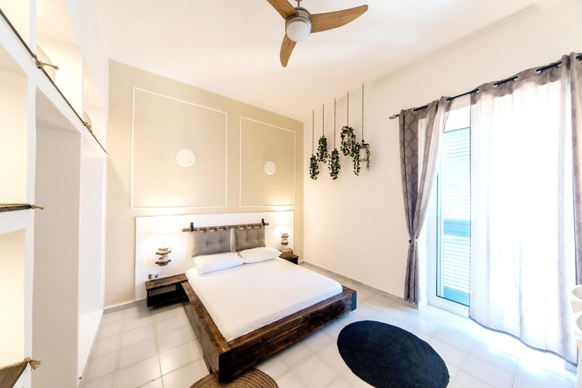 B&B Camera A Sud Mare' Трани Экстерьер фото